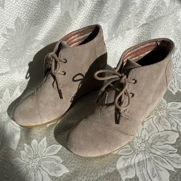 TOMS Suede Leather Wedge Booties Lace Up Boots Shoes 6.5 - Picture 11 of 16